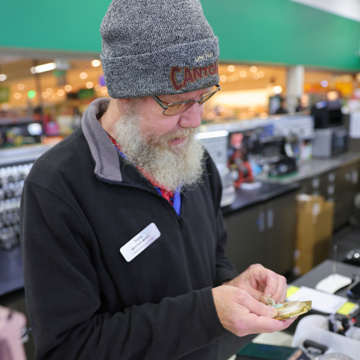 Tony cutting keys at Mister Minit Cleveland Central